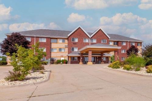 Dubuque Hotel | MainStay Suites Dubuque at Hwy 20