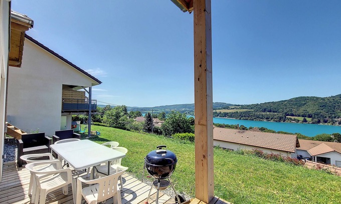 Montferrat House | Maison de Vacances Avec une vue Exceptionnelle sur lac de Paladru