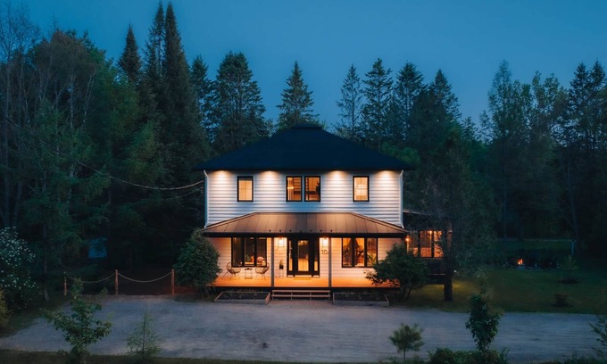 Huberdeau House | Maison Huberdeau – Design, River, Spa & Tremblant 18 min