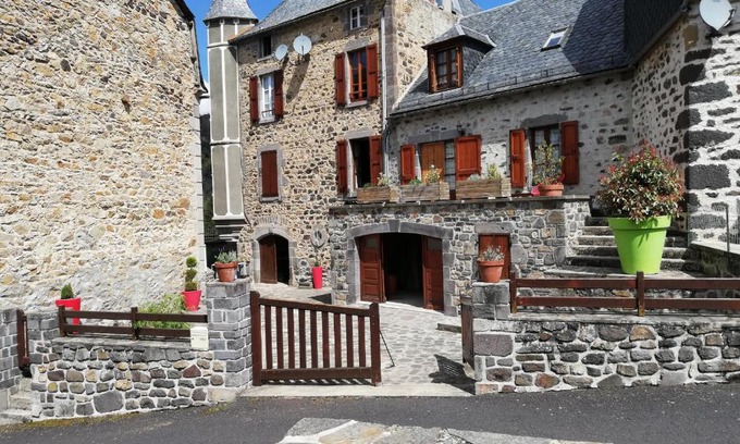 Peyrusse House | Maison typique pleine de charme Peyrusse Cantal