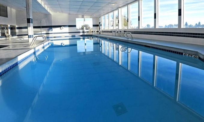 Idaho Falls Hotel | MAJESTIC IDAHO FALLS, 2 LOVELY UNITS! POOL, SPA, JACUZZI!