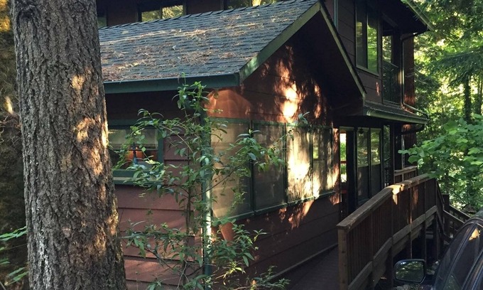 Redway Cabin | Majestic River Front Cabin (w/2 bedroom guest cottage)