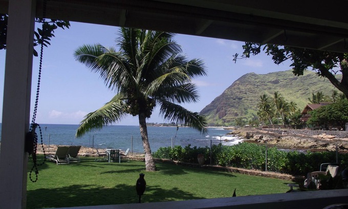 Makaha House | Makaha on the Beach-Back in Time =Direct Oceanfront & Cove