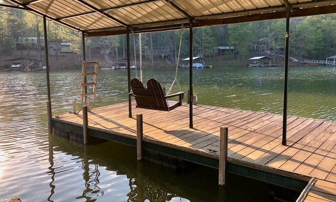 Gumlog House | Make memories at the lake!