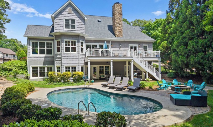 Westport Villa | Making Waves by AvantStay | Sleeps 20 + Pool