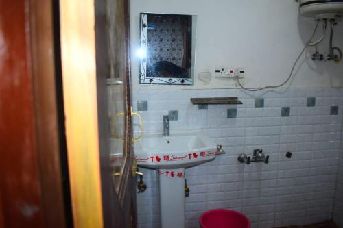 Kokernag House | Malik Guest House and restaurant