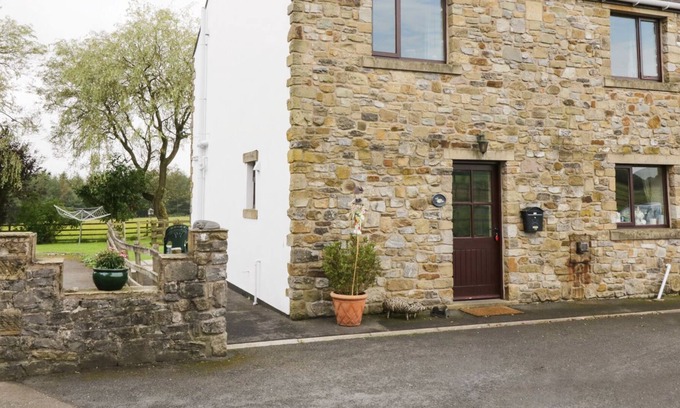 Clitheroe Cottage | MALLARD, with open fire in Bolton-By-Bowland
