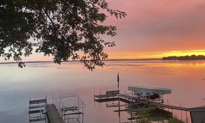 Spirit Lake Cottage | Mama’s Sunset Boathouse on Big Spirit Lake