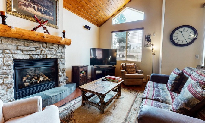 Mammoth Lakes Condo | Mammoth Gateway Village 7 Pet-Friendly, Mountain Modern with Private Jacuzzi and 2 Car Garage by RedAwning