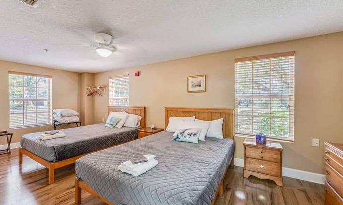 Chassahowitzka Bed & Breakfast | Manatee Room Summary: