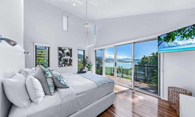 Mandalay House | MANDALAY ESCAPE, SECLUSION & SERENITY WITH A POOL