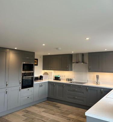 Thorndon House | Mango Cottage