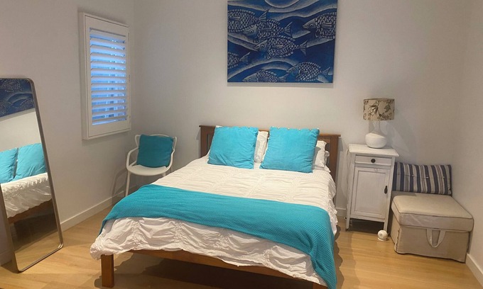 Manly Apartment | Manly oasis - wonderful street in manly - perfect place to stay, free parking