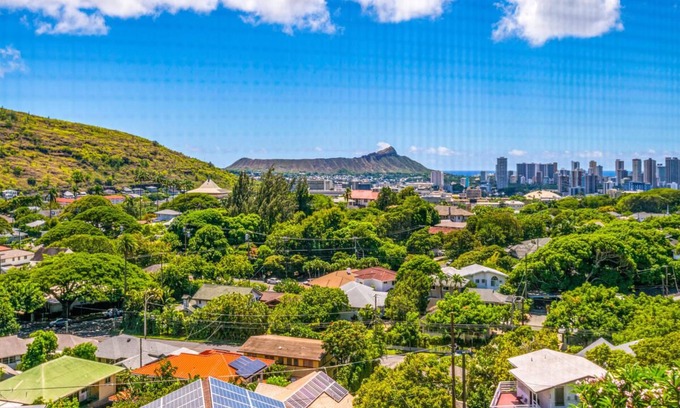 Manoa House | Manoa Valley A 2BR with ocean and mountain views