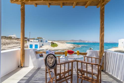 Milos House | Manolis And Filio Home -By The Sea