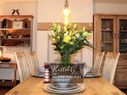 Ventnor House | Manor Farm Cottage - Pet friendly