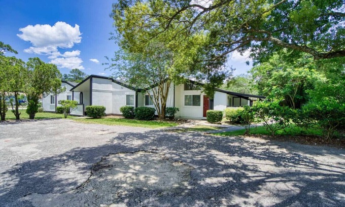 Southside House | Manor Grove - 2 bd/1ba