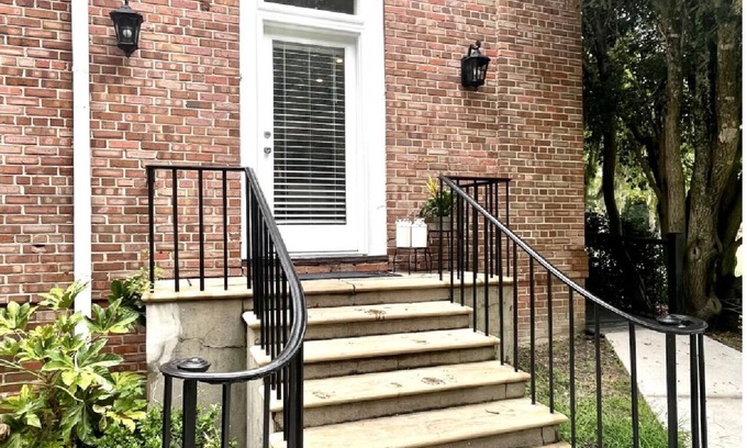 Georgetown Cottage | Manor House Suite at Wedgefield Country Club