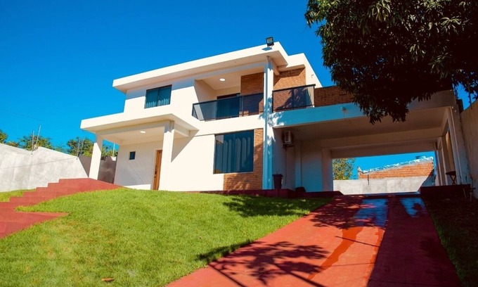 Ciudad Del Este House | Mansión Blanca Resort Del Este, nThe heart of Ciudad Del Este, Paraguay