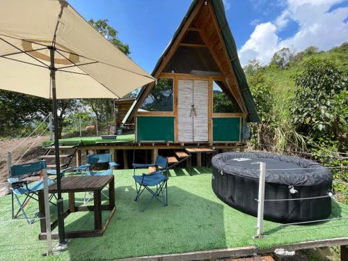 La Mesa Other | MANTIS, Vida en medio de la naturaleza