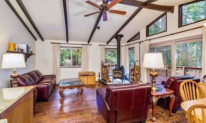 Fish Camp Cabin | ManVee Lodge at Yosemite - Just 2 miles from the south gate entrance to Yosemite