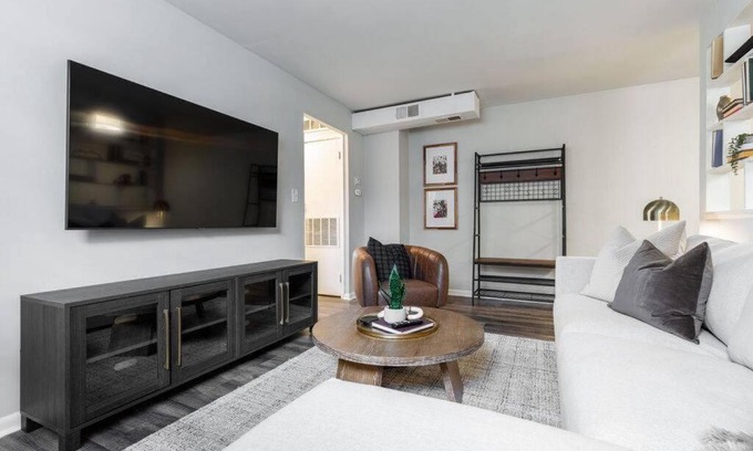 Maple Heights Apartment | Maple Heights Retreat