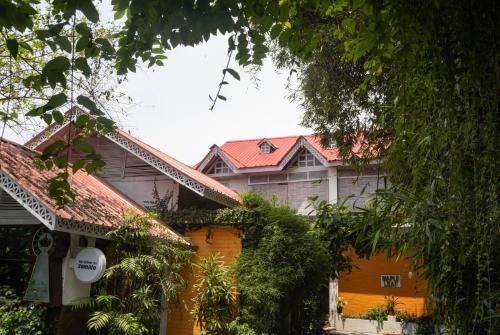 Lakhimpur Hotel | Maple Leaf Country Hotel