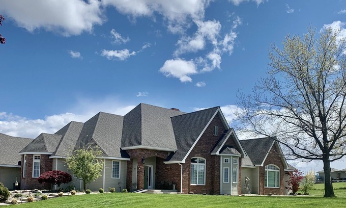 Selah House | Mapleway Manor, Indoor Pool, Jacuzzi, Sauna & Theatre Room