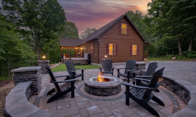 Robertsdale Cabin | Maplewood Haven | HOT TUB, Outdoor TV, Turf + Patio!