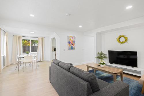 San Tomas House | # Marbella Lane - Modern Cabin-style 2BR Home