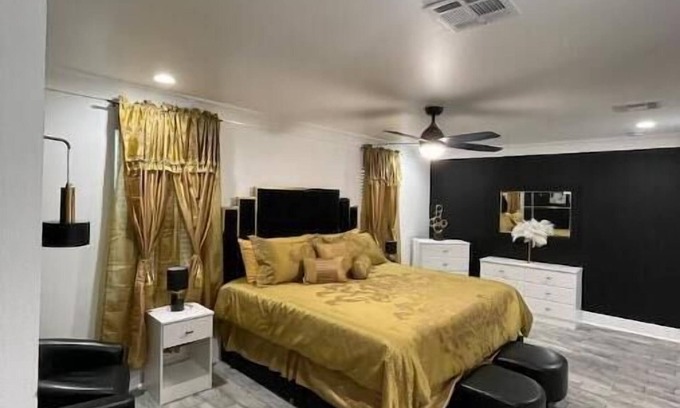 Plum Orchard House | MardiGras Modern 4bedrm Home Wi-Fi free parking