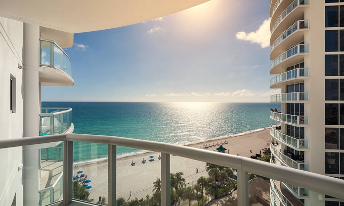 Sunny Isles Beach Hotel | Marenas Ocean View Apartment