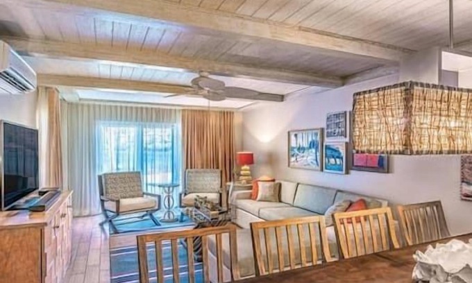 Red Hook Resort | Margaritaville Vacation Club Beachfront Resort