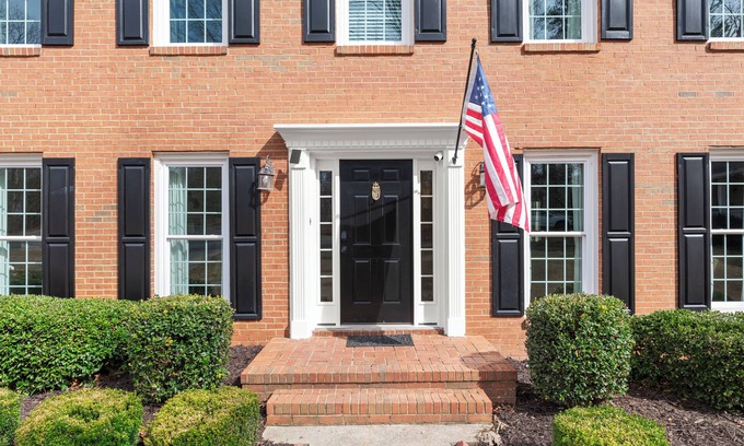 Clarkdale House | Marietta's Magnificent Manor - Centrally located to everything Atlanta & beyond