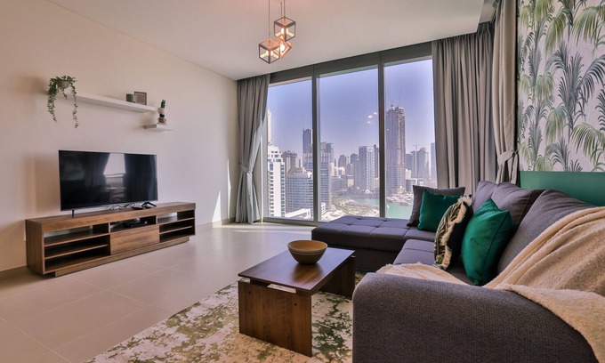Al Qusais Apartment | Marina Views | Cosy Two Bed | JBR by Belvilla