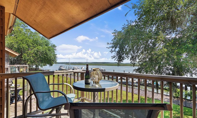 Beaufort Condo | Mariners' Nautical Nest on Port Royal's Battery Creek