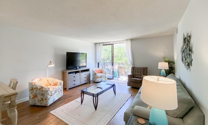 Harbour Town Apartment | Mariners Way 672