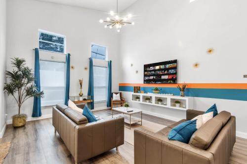 Lake Davenport Estates House | Mario Manor Heated Pool King Bed Game Room Near Disney