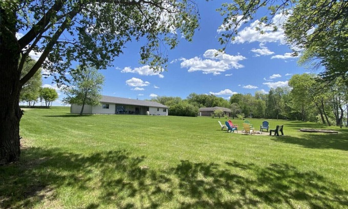 Perham Cottage | Marion Lake Lodge: With Wakesurf & Pontoon boats!