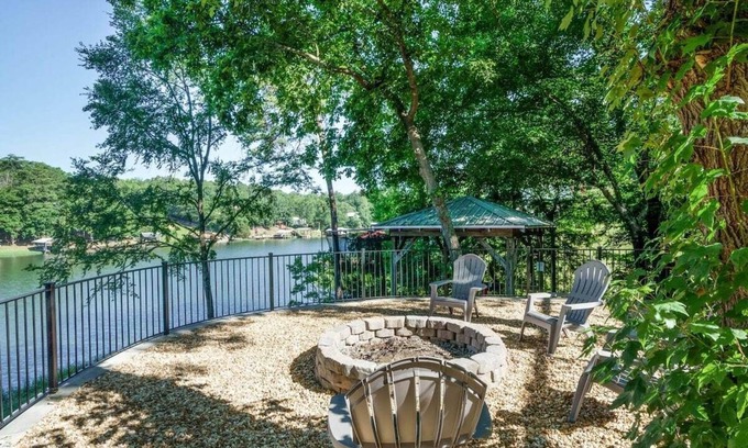 Northport House | Maritime Retreat on Lake Tuscaloosa