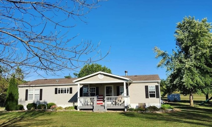 Perry House | Mark Twain Lake/Perry, MO- Pet Friendly