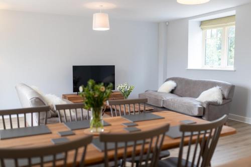 Worksop House | Marquesa - Modern dog-friendly barn on a country estate