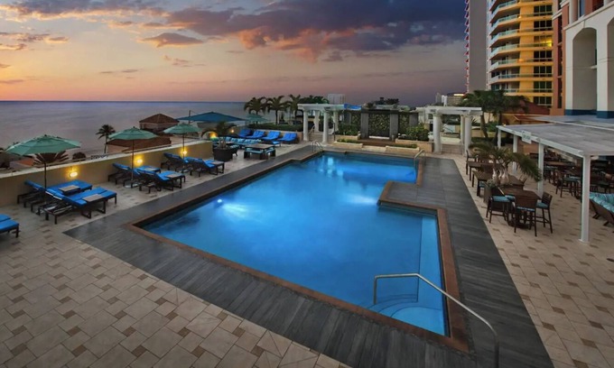 Central Beach Villa | Marriott BeachPlace Towers 2BR Full Kitchen Vibrant location Must Stay!