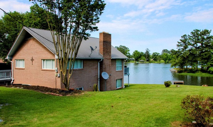 Centre House | Marshall Shores on Weiss - Waterfront Home with Private Pier In Beautiful Bay Springs Neighborhood