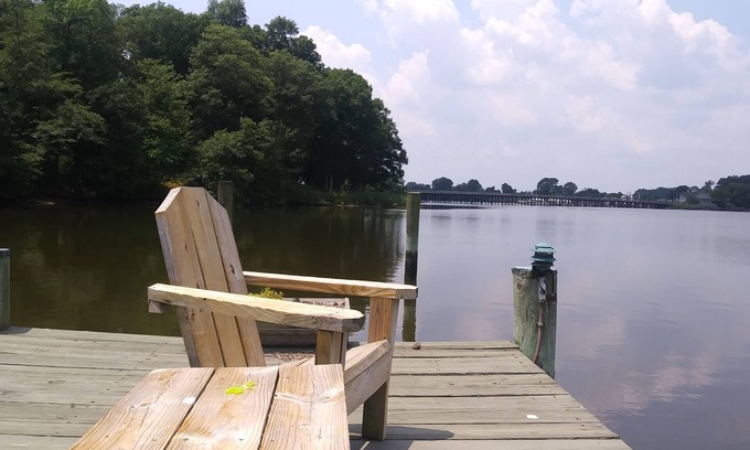 Secretary Bed & Breakfast | Marvel's on the Creek