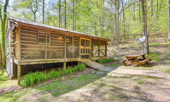 Taswell Cabin | Mary's Mansion - Historic & Rustic 1 Room Cabin!