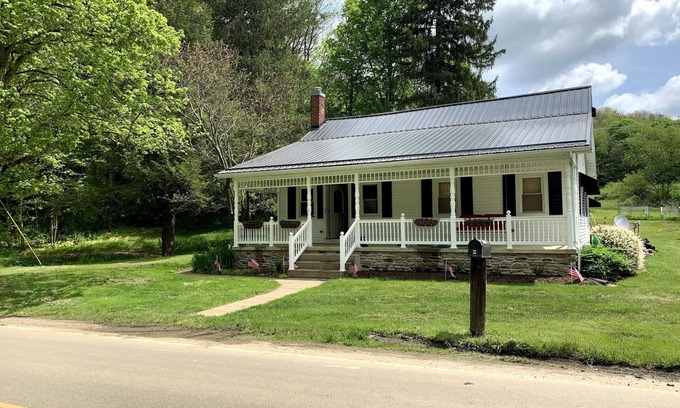 Glenmont House | Marymount Hideaway in Amish Country close to Rails to Trails trailhead