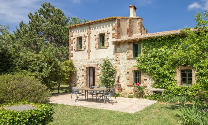 Ille-sur-Tet Villa | Mas Ronquet - with private swimming pool ideal for a walking or cycling holiday!