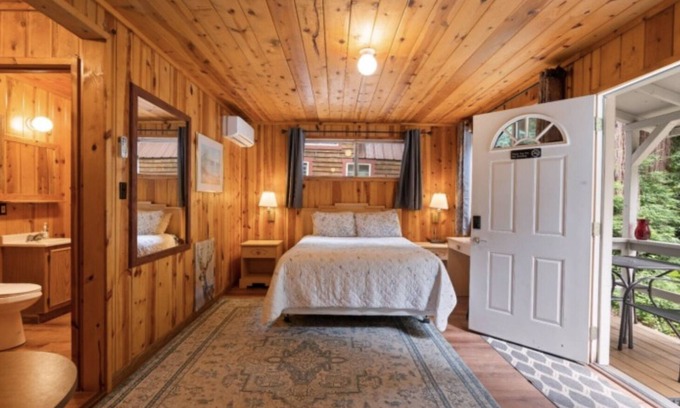 Boulder Creek Hotel | Masoods Room - Masoods Lodge