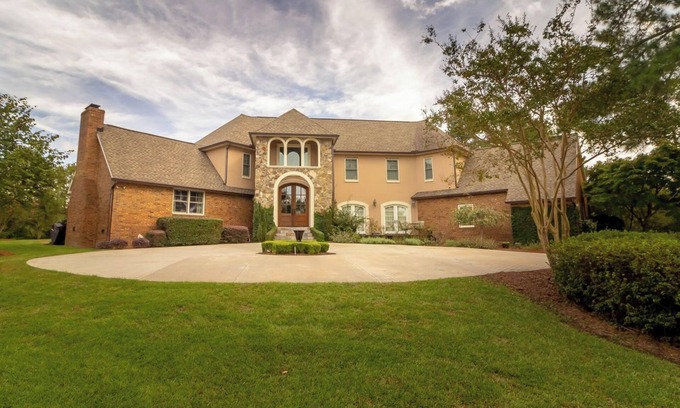 Evans House | MASTERS RENTAL RETREAT - Spacious Tuscan Style Villa. Pool, Billiards, Golf, +